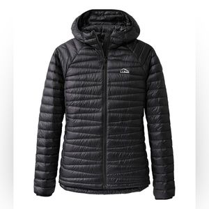 L.L. Bean Women's Ultralight 850 Down Hooded Down Layer, Size S